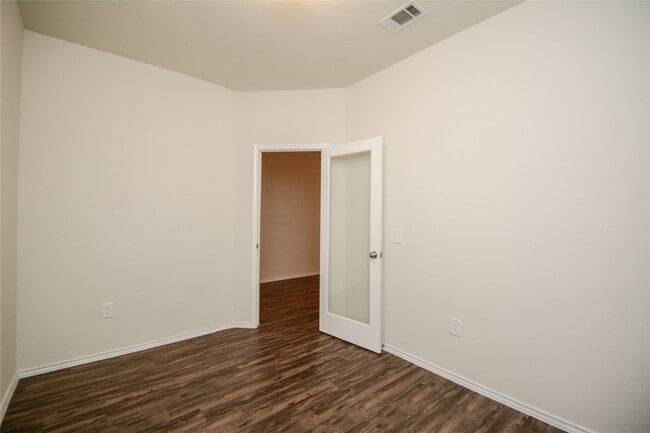 Building Photo - 4414 Iron Horse Dr