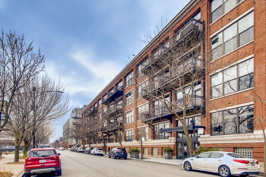 Building Photo - 1040 W Adams St