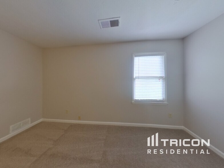 Building Photo - 446 Valley Woods Cir SE