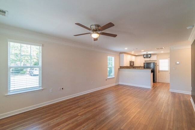 Building Photo - Charming End-Unit Townhome with Prime Loca...