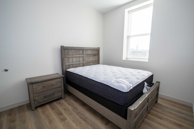 Building Photo - 103 N 1st St