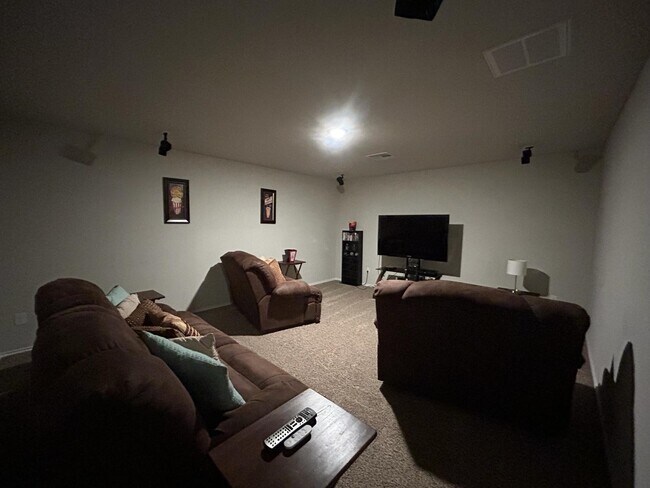 Building Photo - 24207 Oakdale Hls