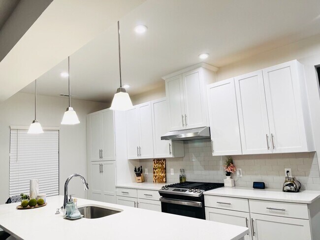 Building Photo - 119 Clavie Crew Ln