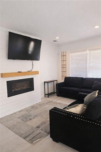 Building Photo - 126 Chappell Rd NW