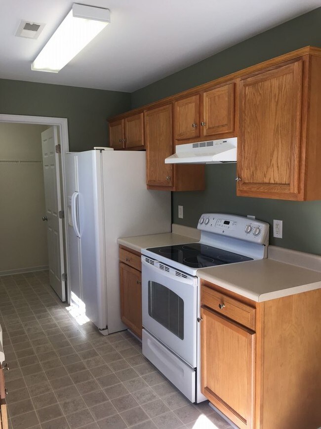 Building Photo - LENA SPRINGS ESTATES