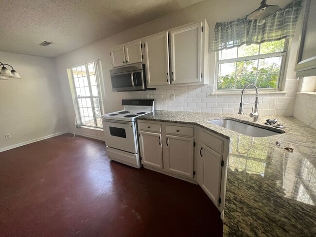 Building Photo - 3 Bedroom 2 Bath House in Hemmingwood - West Ashley