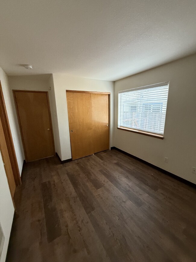 Building Photo - 1-Bedroom with new laminate flooring; Near...