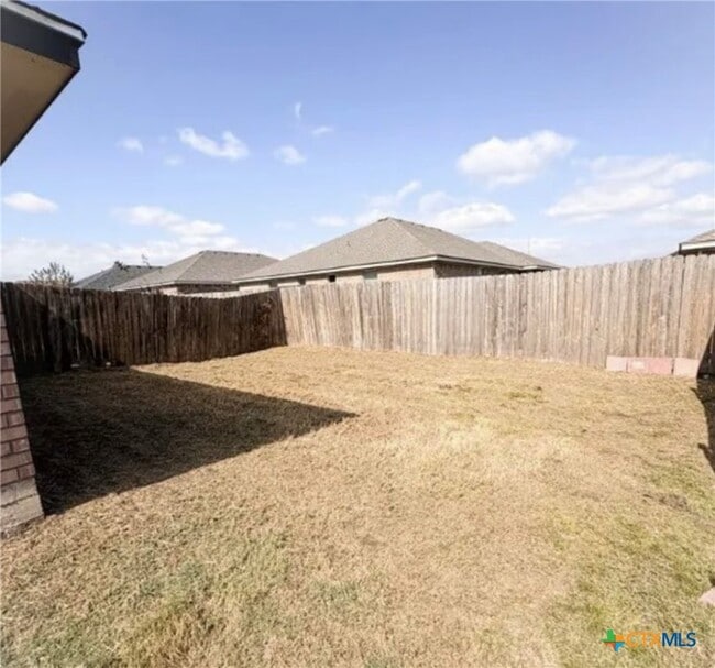 Building Photo - 614 B Karey Dr