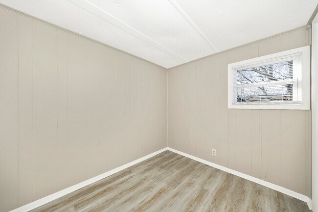 Building Photo - 5201 Amos Reeder Rd