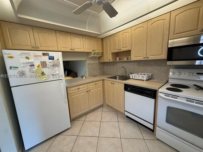 Building Photo - 7797 Golf Cir Dr