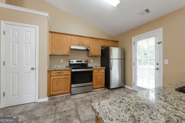 Building Photo - 1488 Buckingham Pl