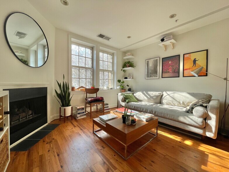 Primary Photo - 1731 Willard St NW