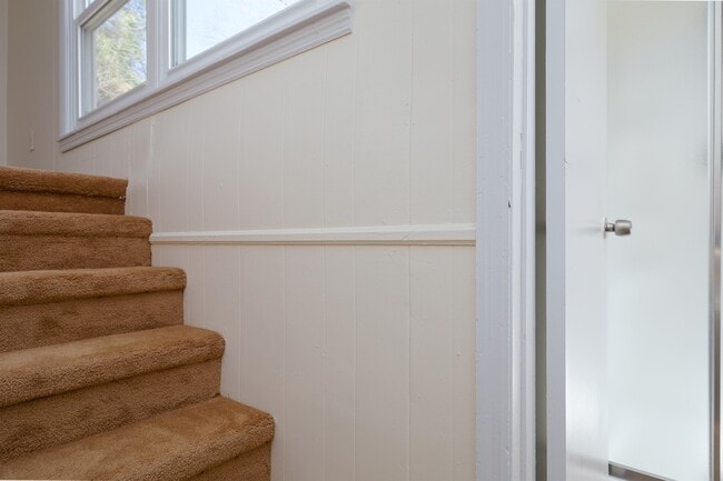 Building Photo - 1190 Blue Creek Rd