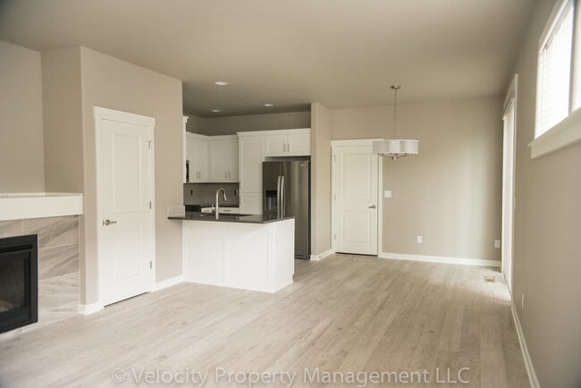 Building Photo - Half off First Months Rent!!Beautiful Home in SW Redmond!