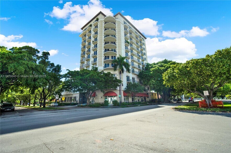 Building Photo - 2701 SW 3rd Ave