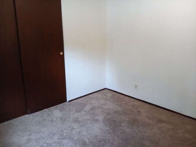 Building Photo - 2313 Raymac Rd SW