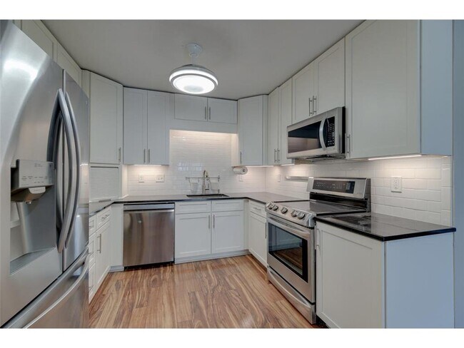 Building Photo - 450 Ford Rd