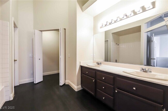 Building Photo - 6833 Coral Rock Dr