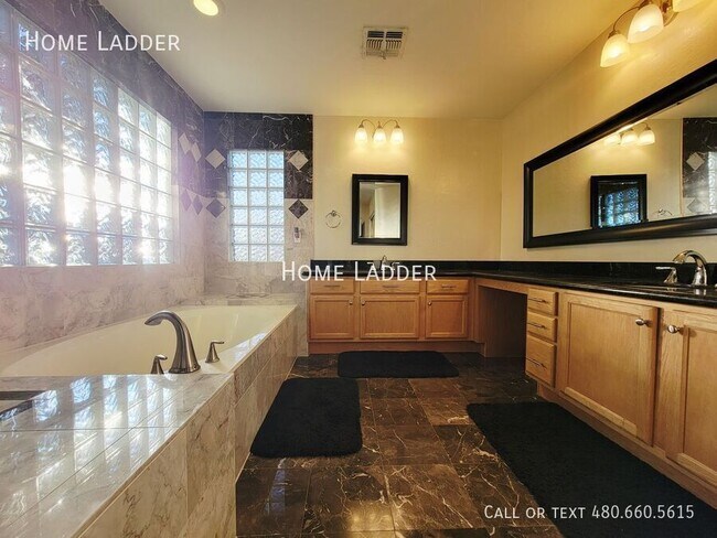 Building Photo - 4027 E Kirkland Rd