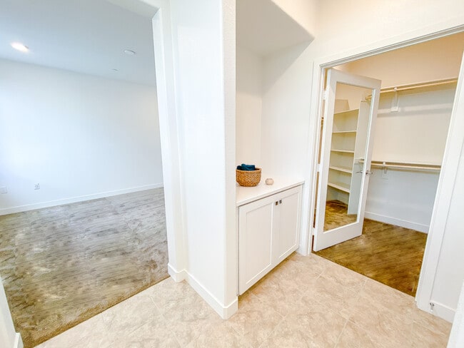 Building Photo - 1893 Union St