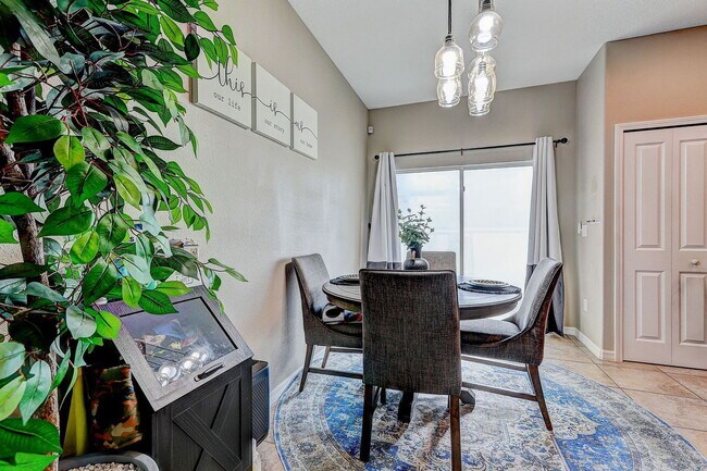 Building Photo - 12910 Utopia Gdns Wy