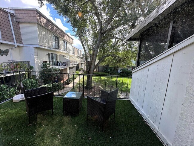 Building Photo - 6060 Village Cir S