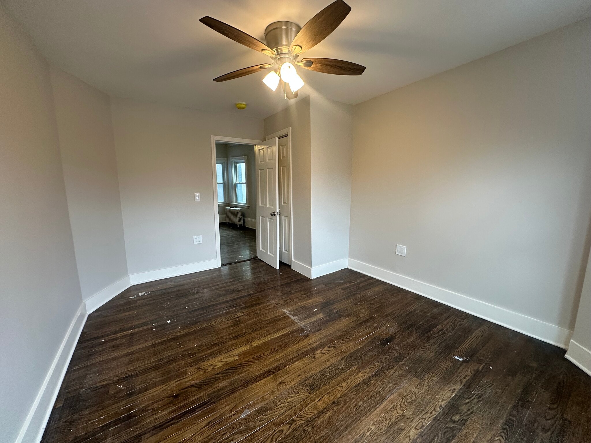 Building Photo - 13 Gladstone St