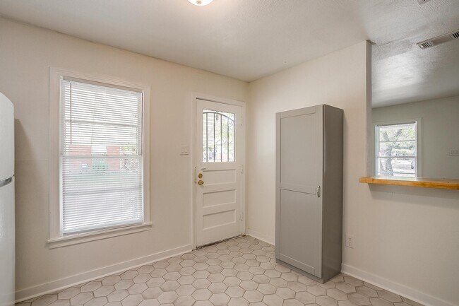 Building Photo - 3647 Washburn Ave