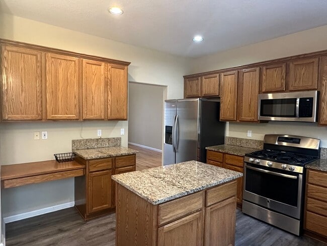 Building Photo - Beautiful 3 Bed + Bonus Room, 2.5 Bath Home!