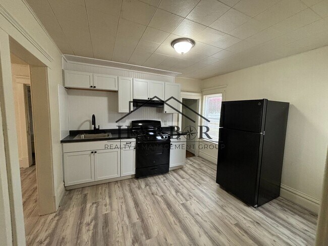 Primary Photo - Bright & Spacious Upper-Level 1 Bedroom Du...