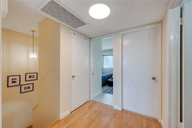 Building Photo - 4792 Larwin Ave