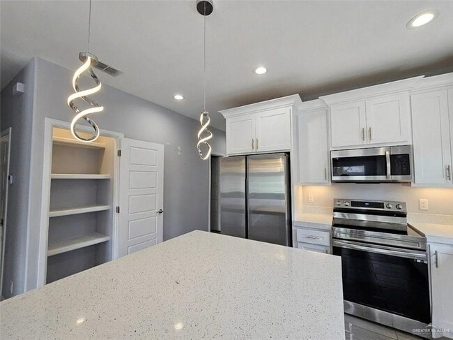 Building Photo - 17 Saketa Ln