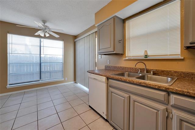 Building Photo - 201 S Las Vegas Trail