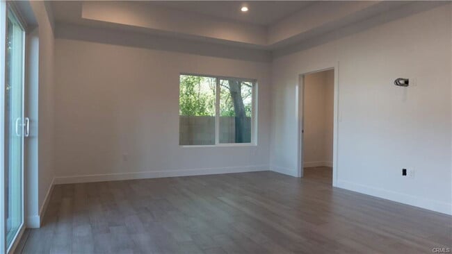 Building Photo - 6848 Encino Ave