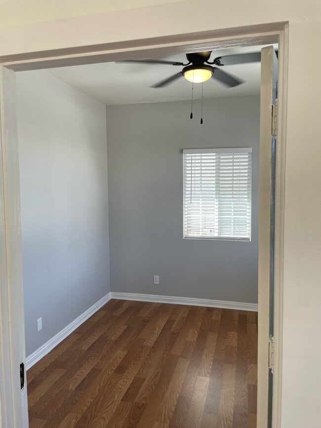 Building Photo - 1110 W 164th St