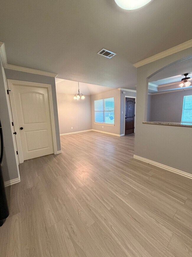 Building Photo - 1119 Springhill Rd