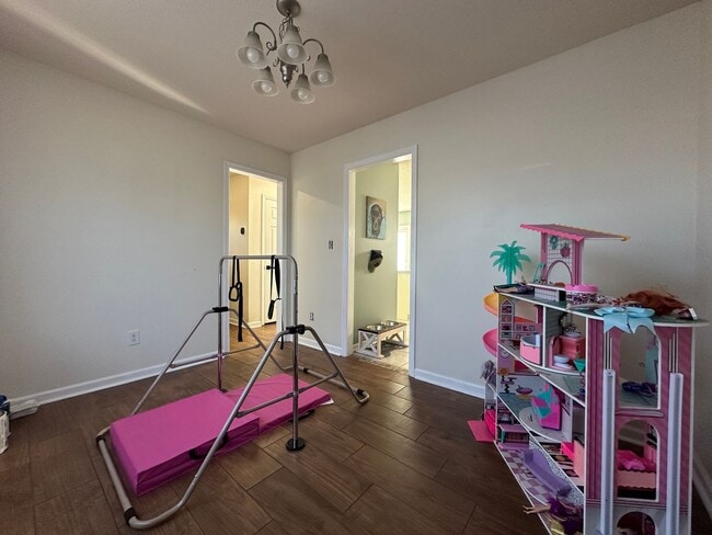 Building Photo - 101 Spain Dr