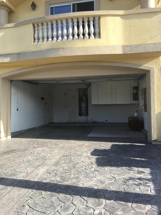 Building Photo - 2022 Plant Ave