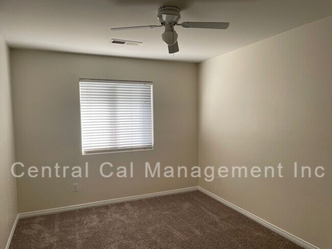 Building Photo - 5 Bedroom, 2 Bath Home in Desired Northwest - $2895 Per Month!