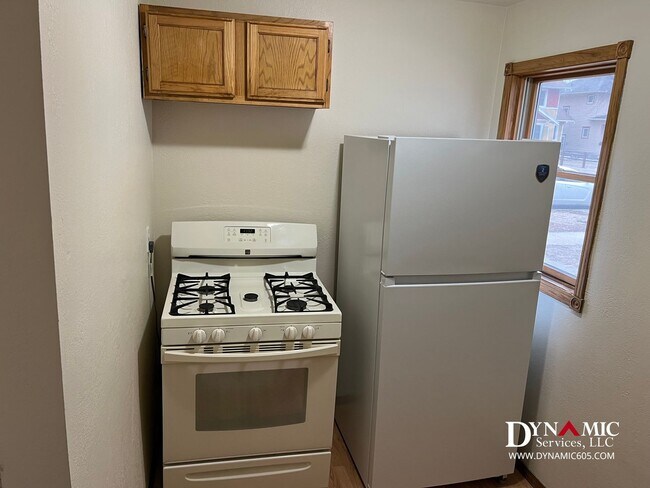 Building Photo - 811 S Summit Ave