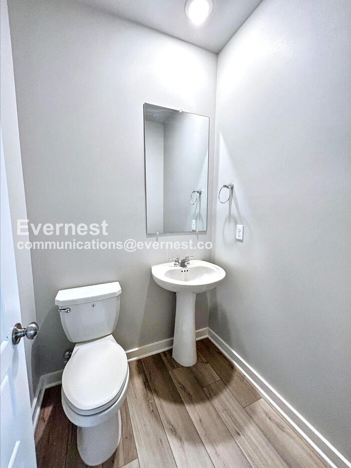 Building Photo - 1731 Frodo Wy