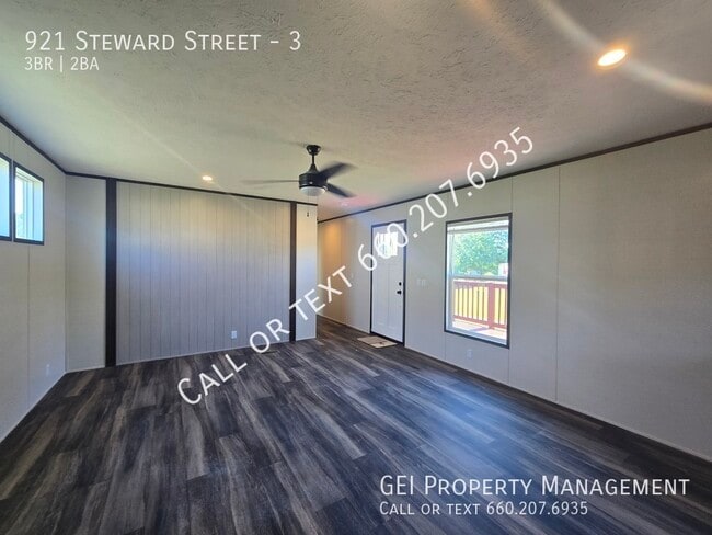 Building Photo - 921 Steward St