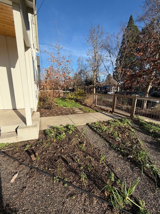 Building Photo - 3Bed/2.5 Bath Townhouse In Woodstock Neighborhood
