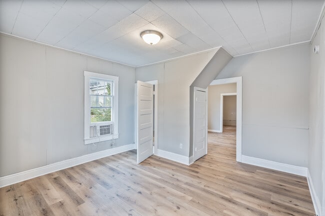 Building Photo - 400 W Front St