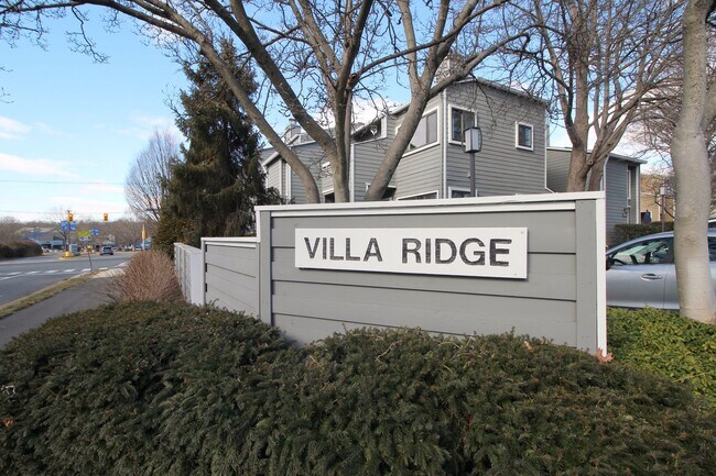 Building Photo - 1956 Villaridge Dr