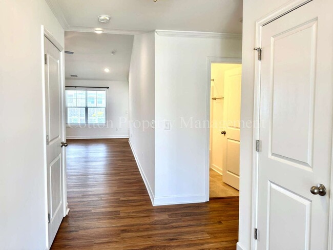 Building Photo - 5283 Vespar Ct