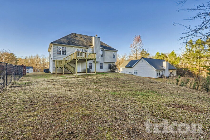 Building Photo - 90 Pebble Ln