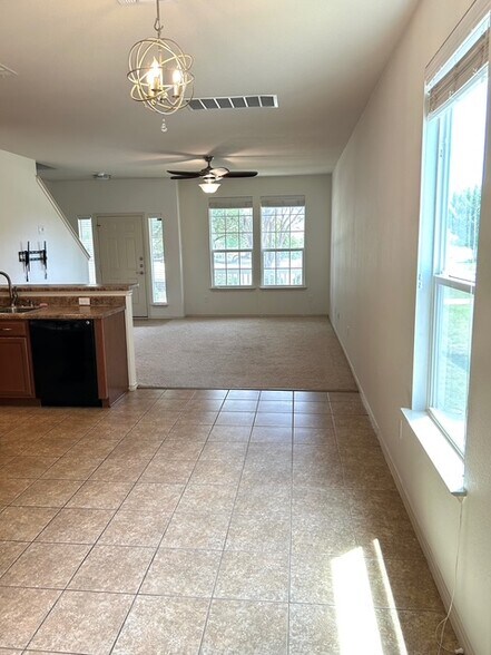 Building Photo - 1702 Sand Hills Dr