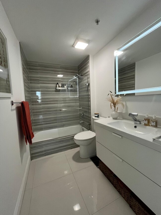 Building Photo - 7910 Harbor Island Dr