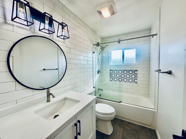 Building Photo - Gorgeous, Spacious and Move In Ready Home!